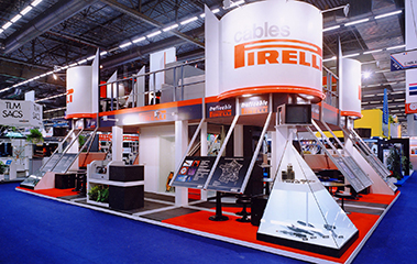 stand d'exposition PIRELLI